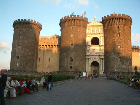 neapol castel nuovo Nápoles, belleza al sur de Italia