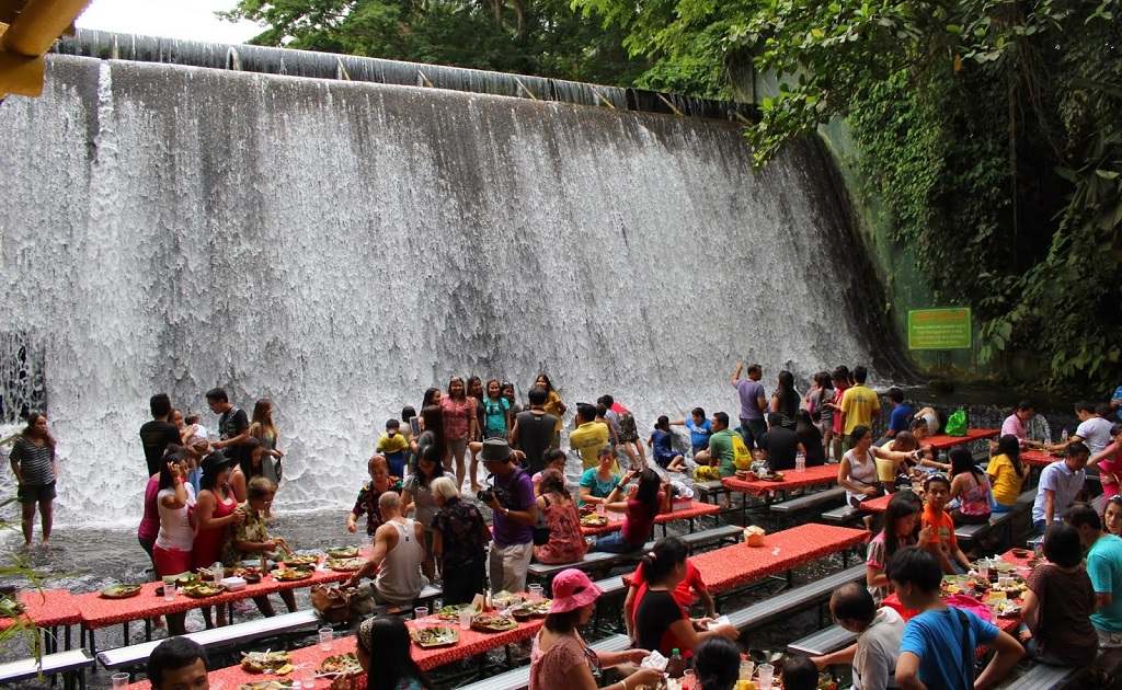 Villa Escudero cascada