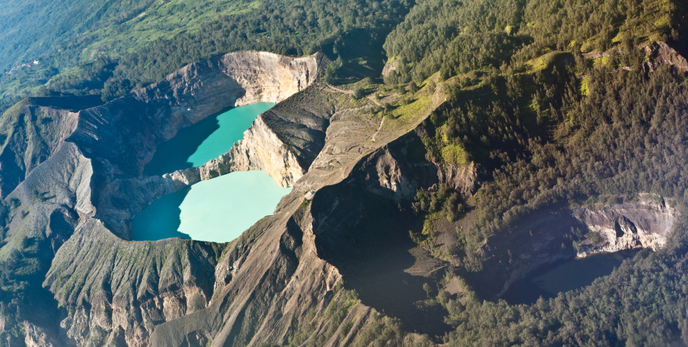 crater kelimutu indonesia