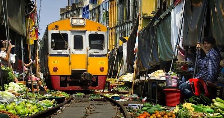 Mercado surrealista Tailandia