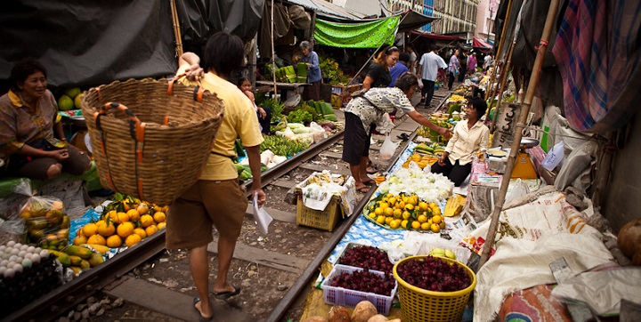 Mercado surrealista Tailandia