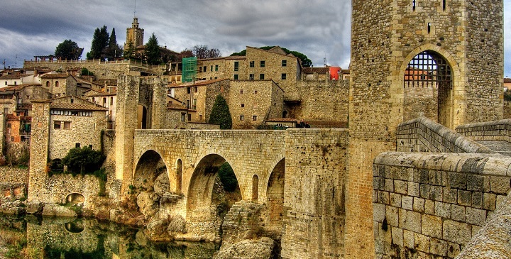 Besalu1