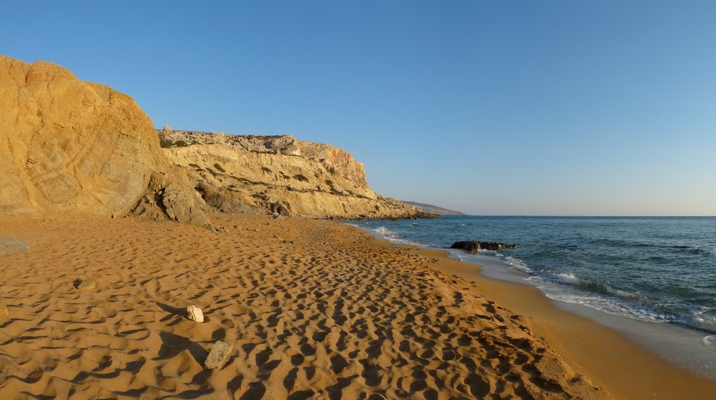 Playa Roja Matala