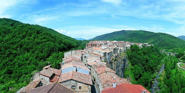 Castellfollit de la Roca Catalunya2