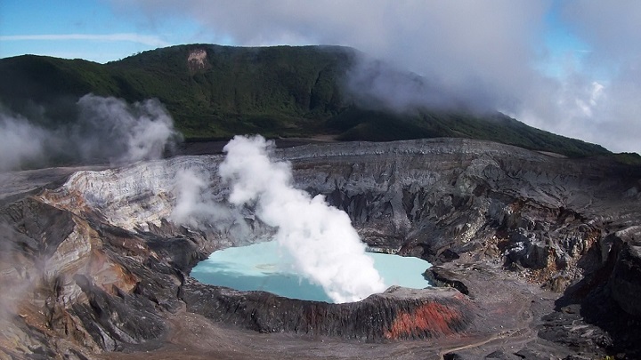 Parque Nacional Volcan Poas Costa Rica2