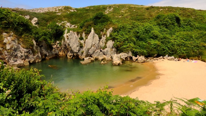 Playa de Gulpiyuri