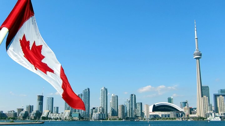 bandera-de-Canada-Toronto-de-fondo