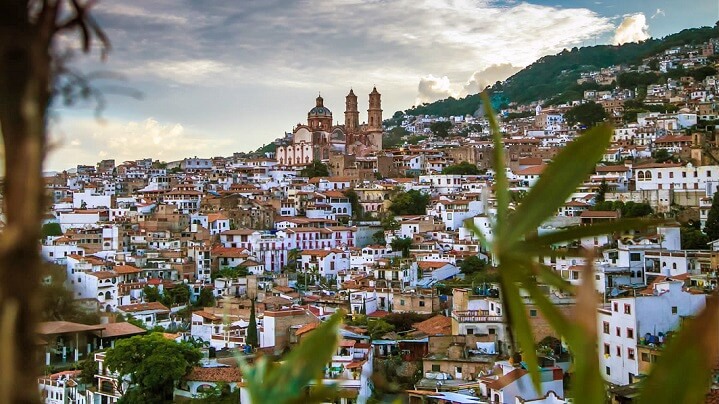 Taxco-Mexico-ciudad-vista-panoramica