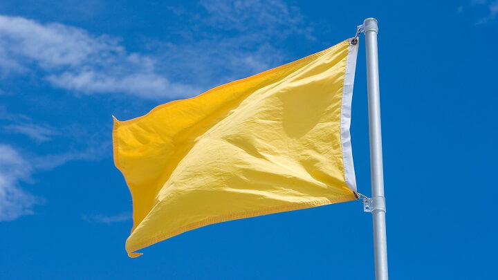bandera-amarilla-playa