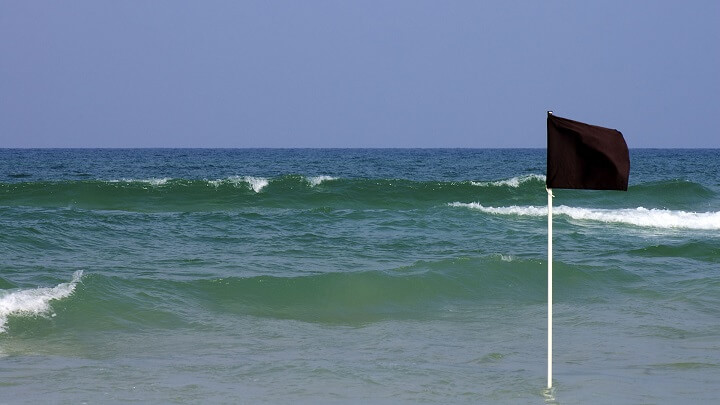 bandera-negra-playa