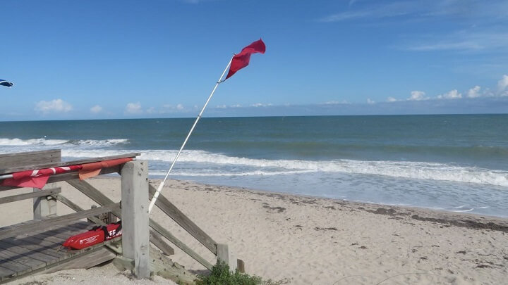 bandera-roja-playa