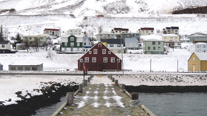 Islandia-pueblo-nevado