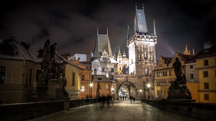 Praga-de-noche