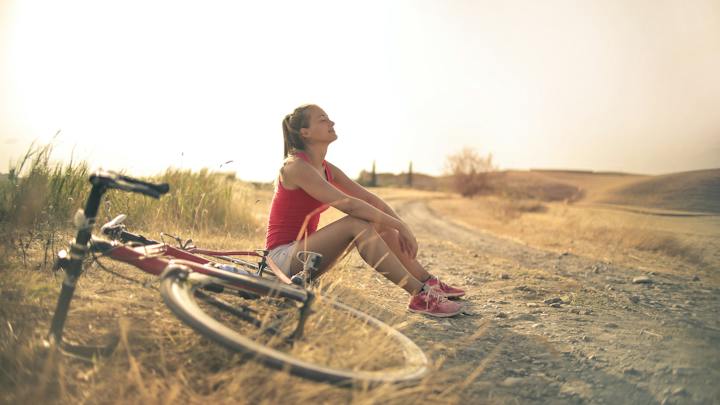 chica-con-bicicleta