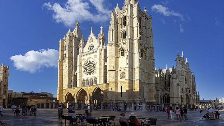 plaza-de-la-catedral-de-leon